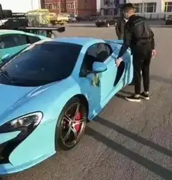 凭借喊麦出名的人气主播,千万豪车换着开
