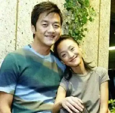 别再说窦靖童佛系了,她可是把几个血海深仇的女人都联系起来了
