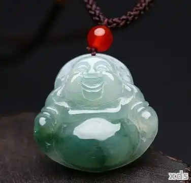 男性适宜佩戴的翡翠弥勒佛吊坠寓意与文化探究
