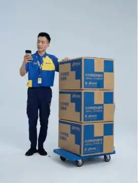 物流快递联名潮牌谁家快递小哥最帅气
