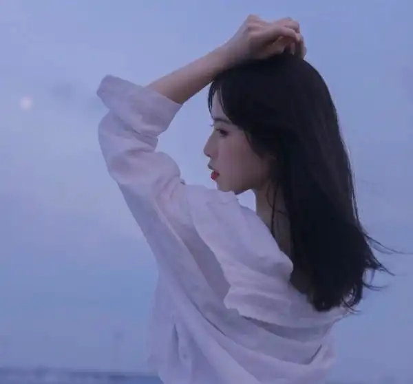 全网超火伤感意境女生头像淡淡的忧伤
