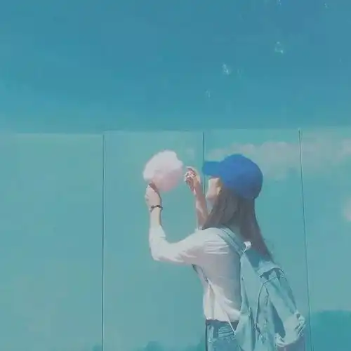 女生头像一起吹过晚风的人大概会记得久一点
