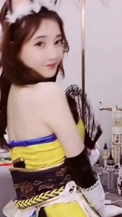 佛系少女冯提莫90后人气歌手,人美歌甜,这颜值你心动了吗女神
