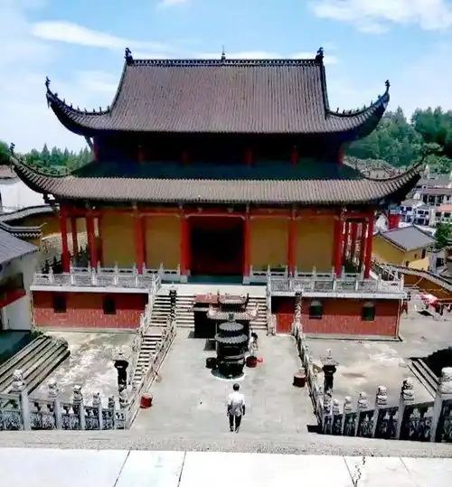 九华山中国四大佛教名山之一,地藏王菩萨的道场,人称莲花佛国
