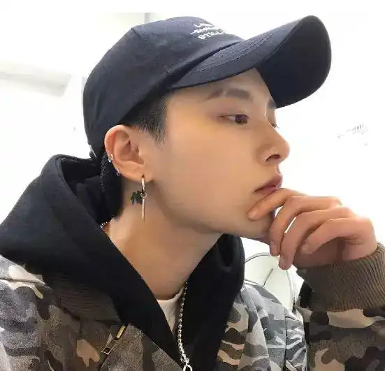 长得这么帅,一定是个女孩子
