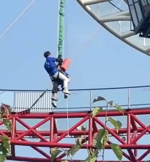 蹦极男头像