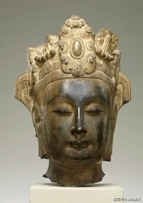 古人的雕刻技巧真厉害,1500年前的菩萨像,可惜耳朵被人为损坏
