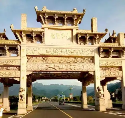 九华山中国四大佛教名山之一,地藏王菩萨的道场,人称莲花佛国
