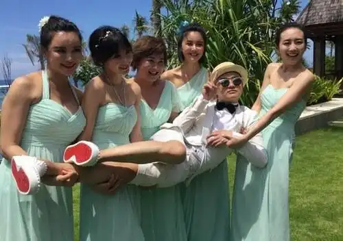 包贝儿回应伴娘柳岩事件称对不起

