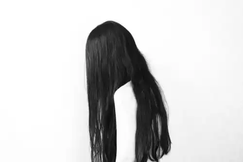 日本女摄影师镜头下的佛系摄影,清心寡欲的少女人体优雅
