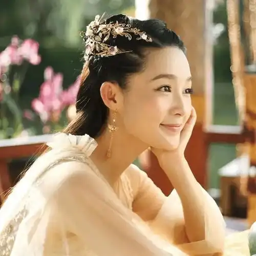 财主的女儿得了怪病,小和尚下山帮她治疗,后来小和尚娶她为妻
