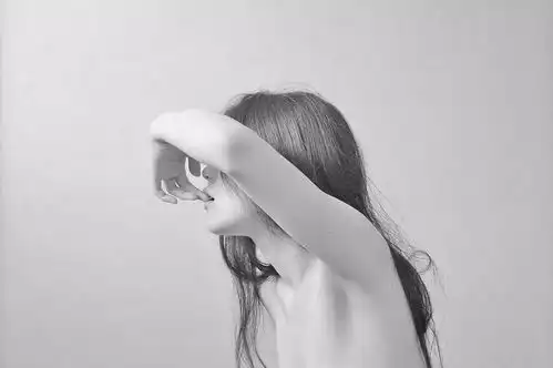 少女人体优雅动人却令人清心寡欲,日本女摄影师镜头下的佛系摄影
