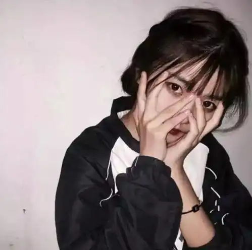 男生对你有这三种表现,证明他暗恋着你
