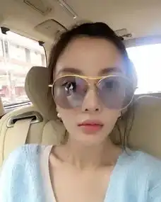 李小璐深夜晒美照,帅气与柔美自由切换,还自称是佛系猪猪女孩
