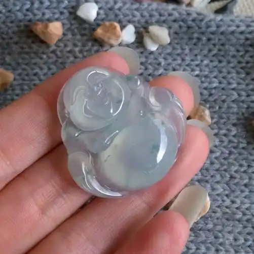 翡翠戒指如何作为挂件佩戴适合女生吗解答常见问题
