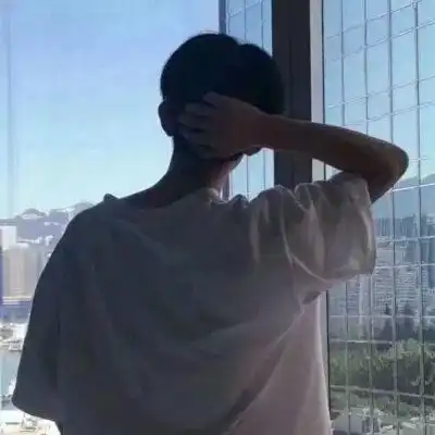 男生头像背影帅气抢劫还不会,挣钱得交税
