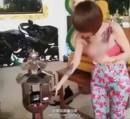 穿着暴露拜佛被骂泰国女孩引起了网友责骂中国网
