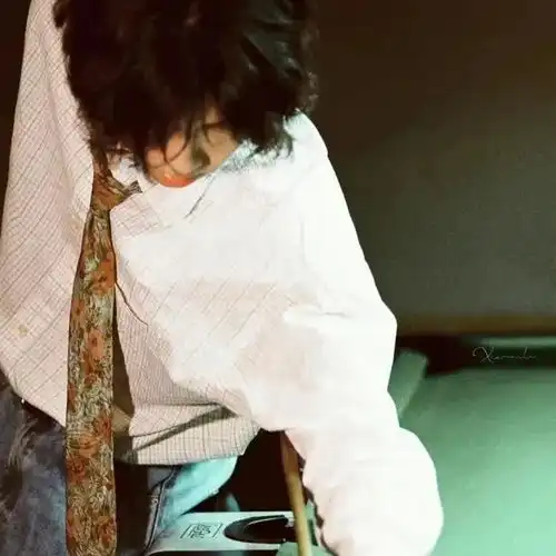 男生头像回眸看见万千世界
