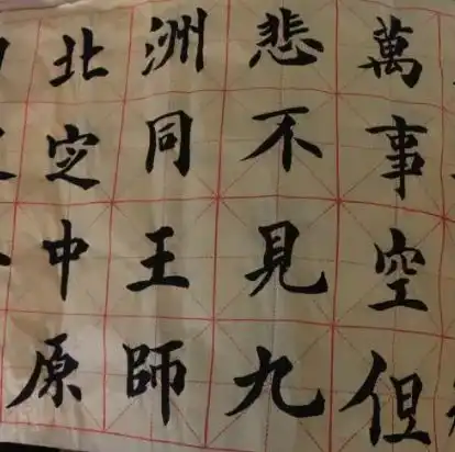 佛系卖菜,沉迷书法永盛市场卖菜阿伯摊档练字,背后故事让人动容
