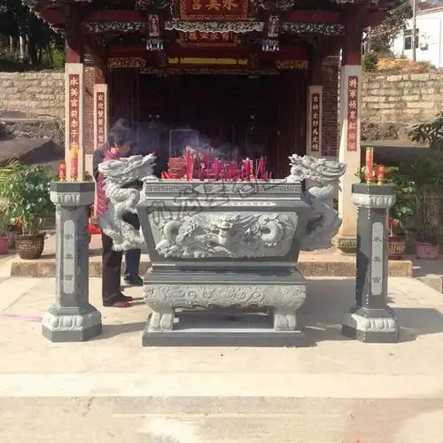 佛教石雕香炉图片在寺院的意义
