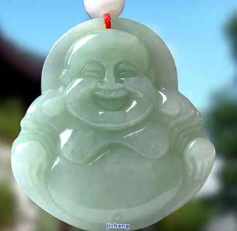 玉佛戴多少克合适呢女生玉佛吊坠多大合适
