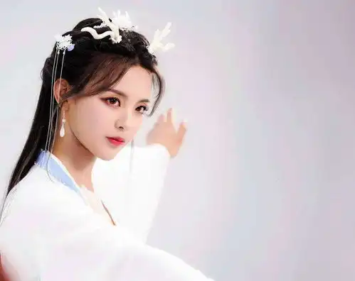杨超越将开霸屏模式,三部待播剧枕戈待旦,剑指来年较高下
