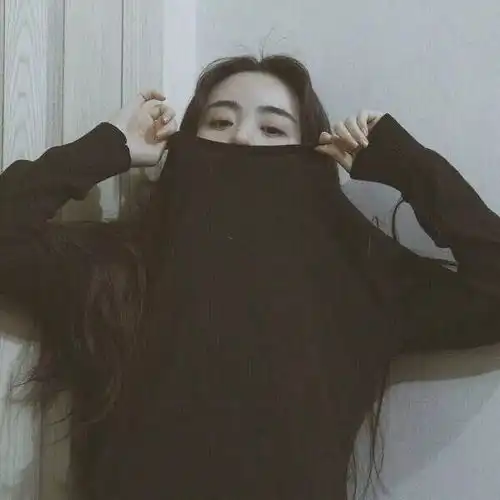 终于连一句不咸不淡的问候都像是打扰我爱你
