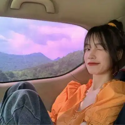 橘色系元气女生头像

