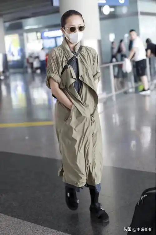 为什么你穿风衣不够时髦从内搭下功夫,轻松就能显瘦洋气
