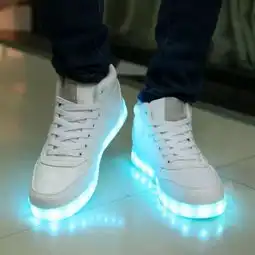 佛系少女背后的是什么是油腻青年
