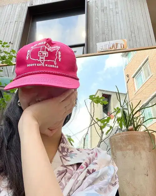 韩国首位青龙视后,这位淡颜系女演员越看越美
