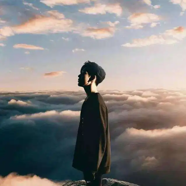 独居男子藏身都市,享受百无聊赖的自由
