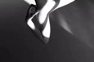 日本女摄影师佛系摄影,清心寡欲的人体优雅
