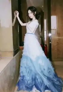 冯提莫这次不是佛系少女了,一件孔雀裙美成精灵女神
