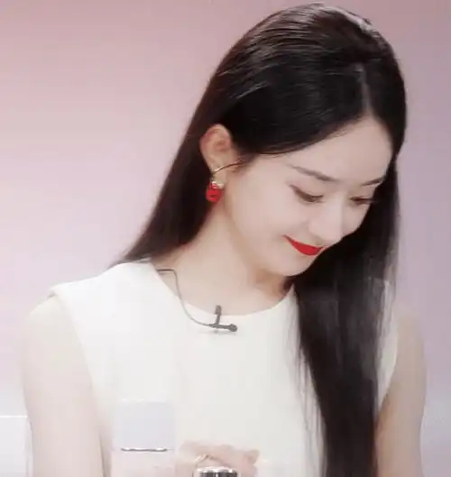 赵丽颖离婚后首现身直播间,在无精修保护下,颜值状态成焦点
