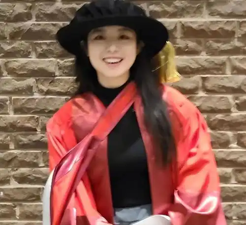 女博士不社交遭母亲嫌弃,日常吐槽女儿,网友却深陷颜值无法自拔
