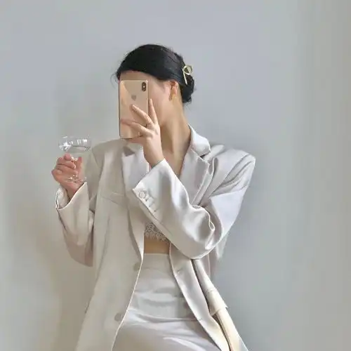 小众气质高冷系女生头像
