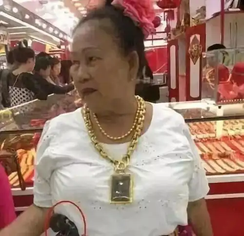 做一个丰盈的女子,在优雅中变老
