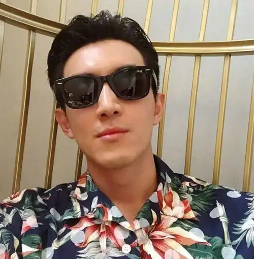 林更新恋情公开新女友网红脸被吐槽,粉丝还我九亿少女的梦想
