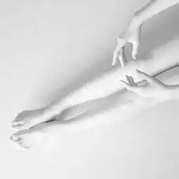 日本女摄影师镜头下的佛系摄影,清心寡欲的少女人体优雅
