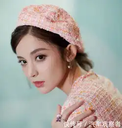 古力娜扎现身闺蜜婚礼,穿着简约献舞一曲,幸运接到新娘花束
