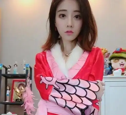 佛系少女冯提莫豪宅到处都是玩偶,少女心炸裂,真温馨
