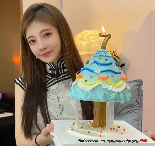 冯提莫喜事连连,数次霸榜东方风云榜,代表作不单是佛系少女
