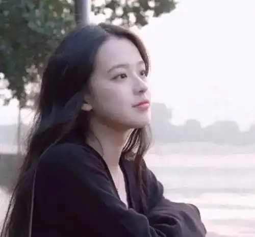 女人愿意发生关系,才会默许你有这样的表现
