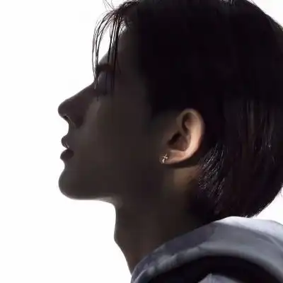 最新稳重清新俊逸的干净男生头像这些美好和温柔都会如约而至.
