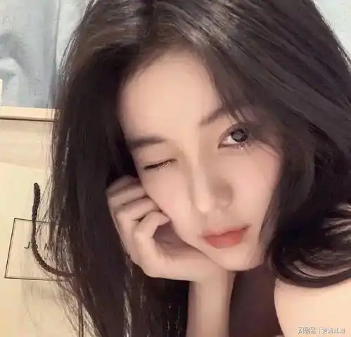 搞笑吧到图书馆看书,看到一对小情侣,男的想和女友出去逛逛
