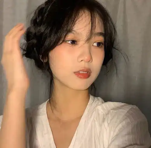 小众高级女生头像
