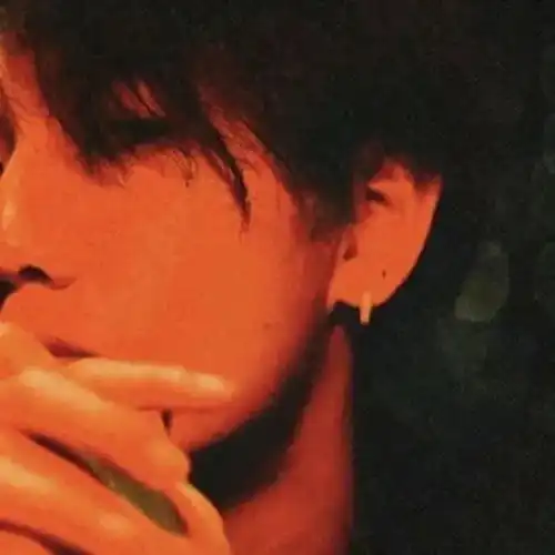男生头像回眸看见万千世界
