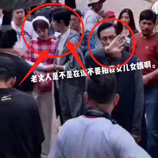 提亲肖战余生最新路透曝光,与杨紫现身小区或见女方父母
