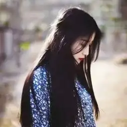 唯美忧郁蓝色系女生头像
